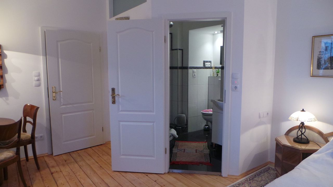 Schlafzimmer Blick zum Badezimmer Schlafzimmer Blick zum Badezimmer